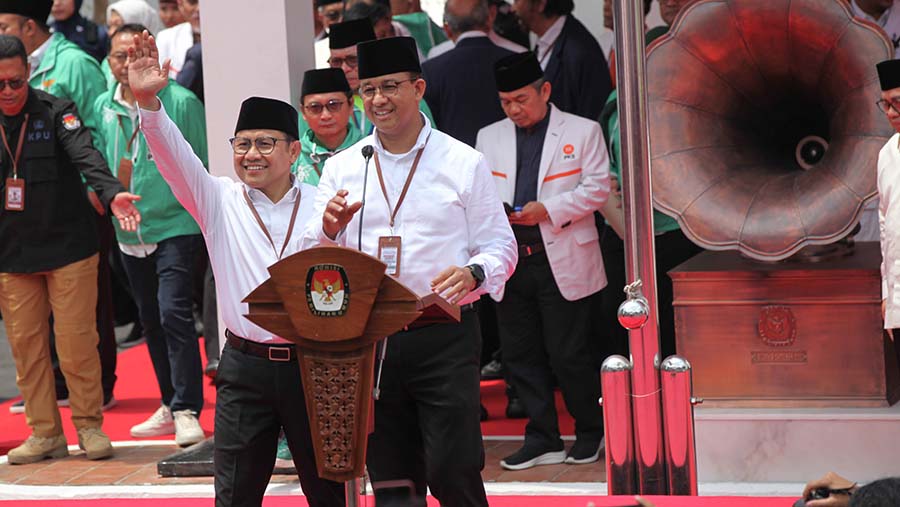 Bacapres Anies Baswedan dan Muhaimin Iskandar melakukan pendaftaran di Kantor KPU, Kamis (19/10/2023). (Bloomberg Tehnoz/Andrean Kristianto)