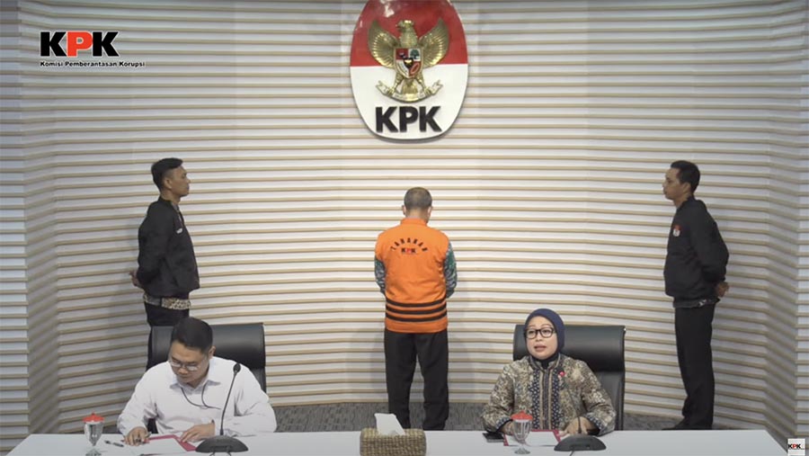 Konfrensi pers penahanan tersangka korupsi pembangunan Stadion Mandala Krida di Yogyakarta. (Tangkapan layar Youtube KPK)