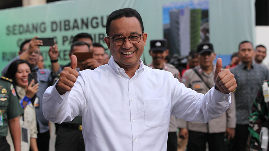 Bacapres Anies Baswedan tiba untuk melakukan pemeriksaan kesehatan di RSPAD, Sabtu (21/10/2023). (Bloomberg Technoz/Andrean Kristianto)