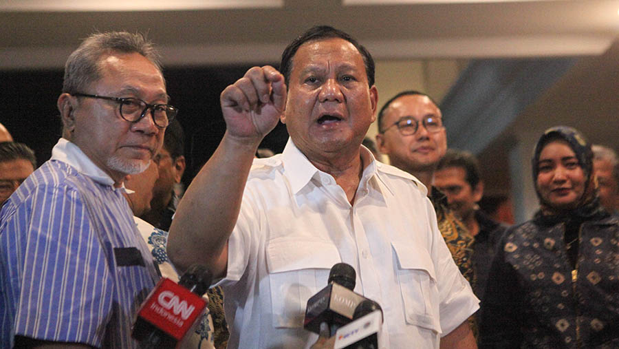 Para Ketum KIM menumumkan Bacawapres Prabowo Subianto di Jalan Kertanegara IV, Minggu (22/10/2023). (Bloomberg Technoz/Andrean Kristianto)