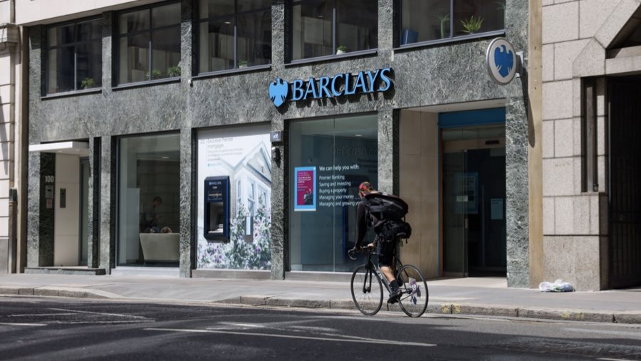 Barclays (Sumber: Bloomberg)