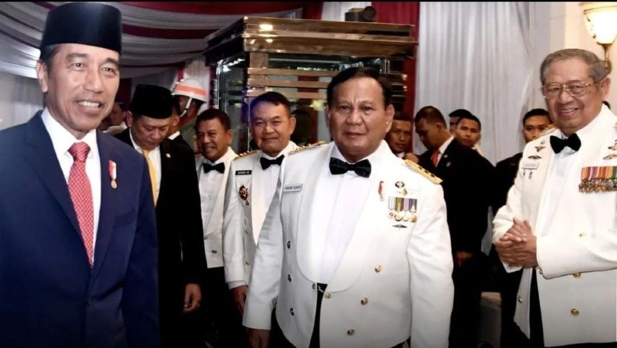 Presiden Jokowi, Menteri Pertahanan Prabowo Subianto, dan Presiden ke-6 Susilo Bambang Yudhoyono. (IG/@KemhanRI)