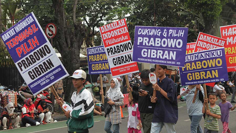 Pendukung Bacapres Prabowo Subianto dan Gibran Rakabuming Raka di Jakarta, Rabu (25/10/2023). (Bloomberg Technoz/Andrean Kristianto)