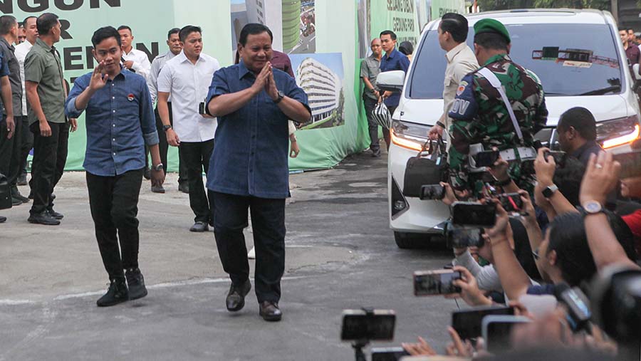 Bacapres Prabowo Subianto & Gibran Rakabuming Raka tiba di RSPAD Gatot Subroto, Kamis (26/10/2023) (Bloomberg Technoz/Andrean Kristianto)