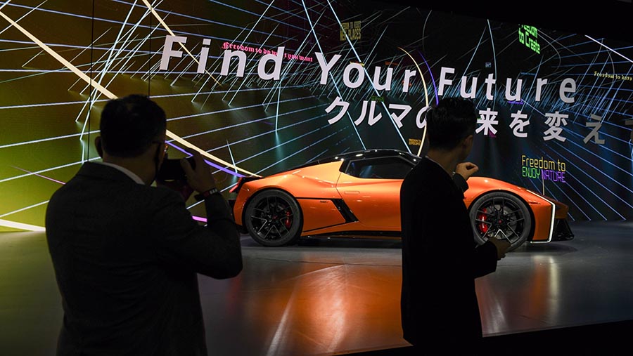 Mobil listrik Toyota, FT-Se dipamerkan  dalam ajang Japan Mobility Show di Tokyo, Jepang, Rabu (25/10/2023). (Noriko Hayashi/Bloomberg)