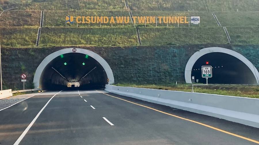 Cisumdawu Twin Tunnel. (Dok: Dovana Hasiana/Bloomberg Technoz)
