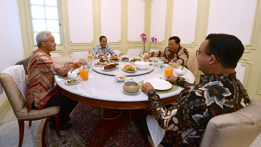 Suasana hangat terasa saat para bakal calon presiden makan siang bersama Jokowi. (BPMI Setpres/Lukas)