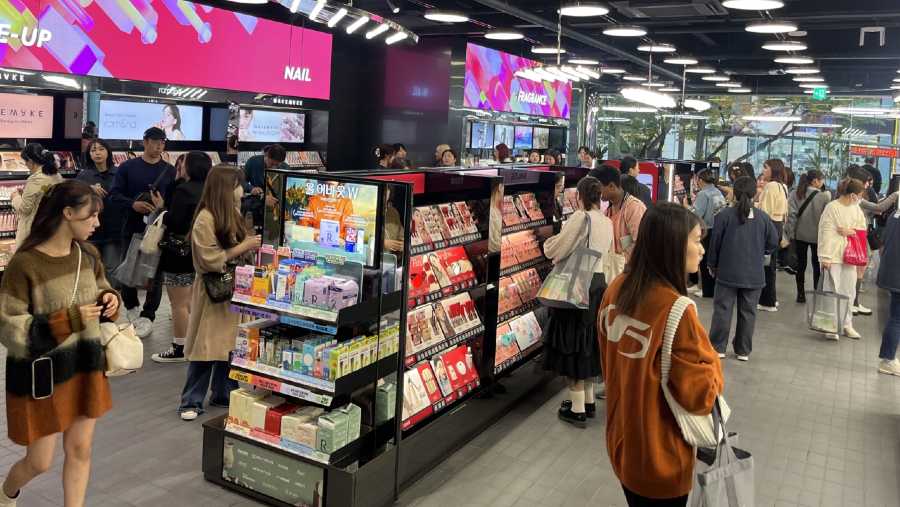 Ilustrasi toko kosmetik di Korea Selatan. (Sumber: Bloomberg)