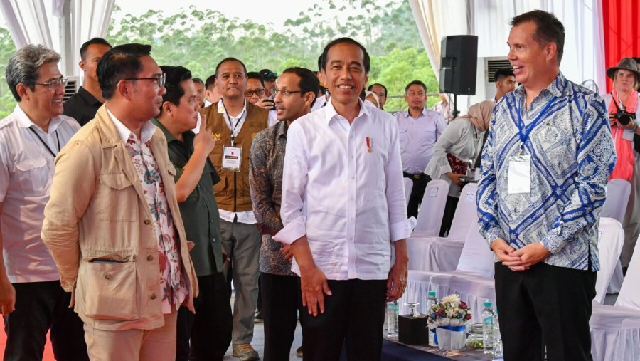 Presiden Jokowi bersama mantan Gubernur Jawa Barat Ridwan Kamil di Kawasan IKN (Dok. Setpres)