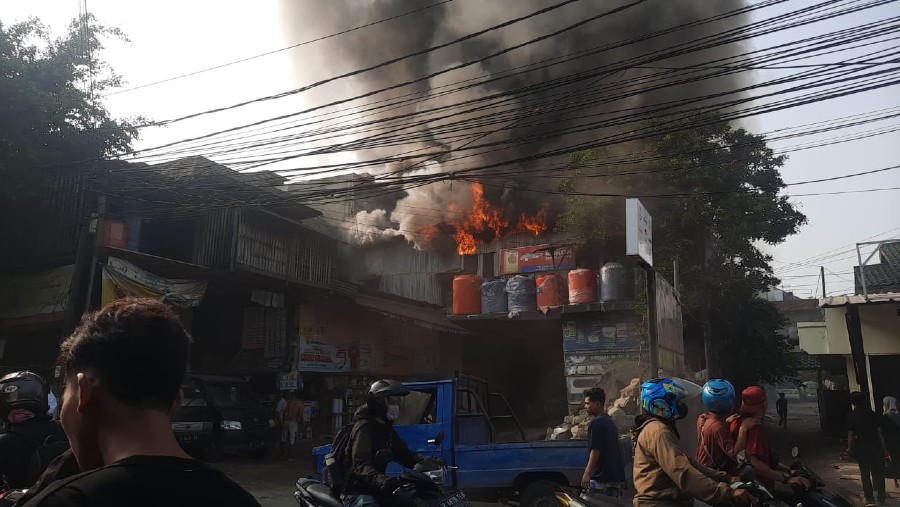 Kebakaran toko dan bangunan di Jalan Haji Nawi Jakarta (Damkar DKI Jakarta)