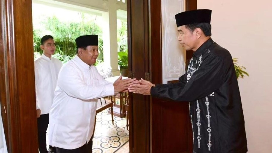 Presiden Jokowi bersama capres Prabowo Subianto dan cawapres Gibran Rakabuming saat Idul Fitri (IG/Jokowi)