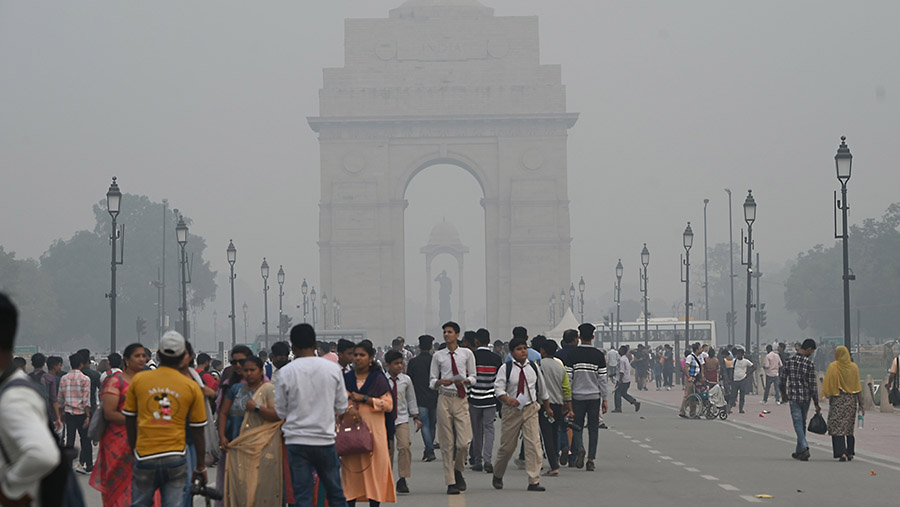 Anak-anak sekolah di New Delhi akan diliburkan satu pekan untuk melindungi dari udara beracun yang sangat tinggi. (Prakash Singh/Bloomberg)