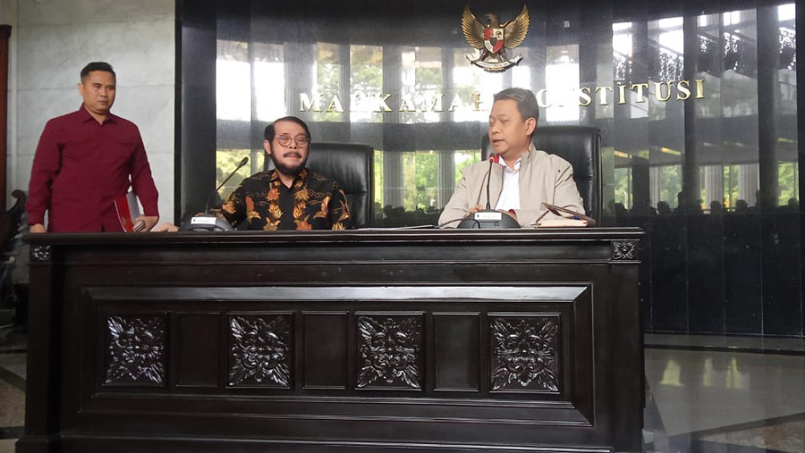 Mantan Ketua Mahkamah Konstitusi Anwar Usman (Bloomberg Technoz/Pramesti Regita Cindy)