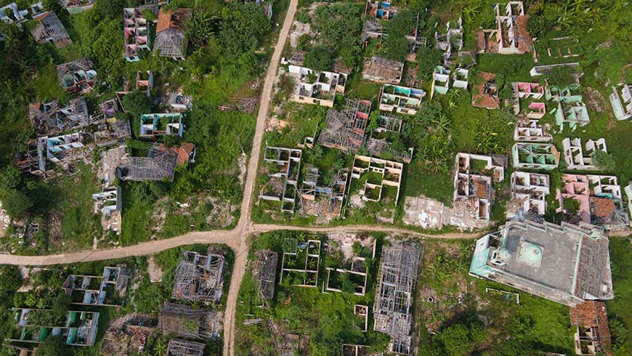 Suasana kampung mati di Kampung Somang, Lebak, Banten, Kamis (9/11/2023). (Bloomberg Technoz/Andrean Kristianto)