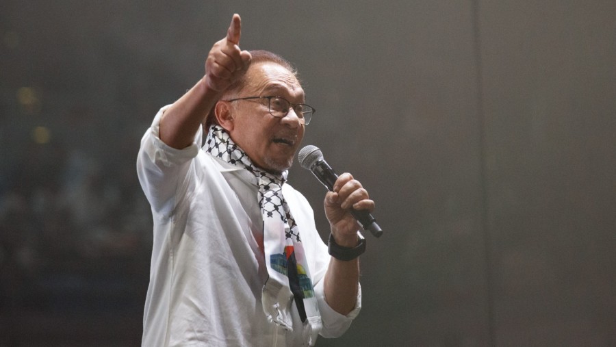 Anwar Ibrahim dalam pidato pro-Palestina di Kuala Lumpur, Malaysia./dok. Bloomberg