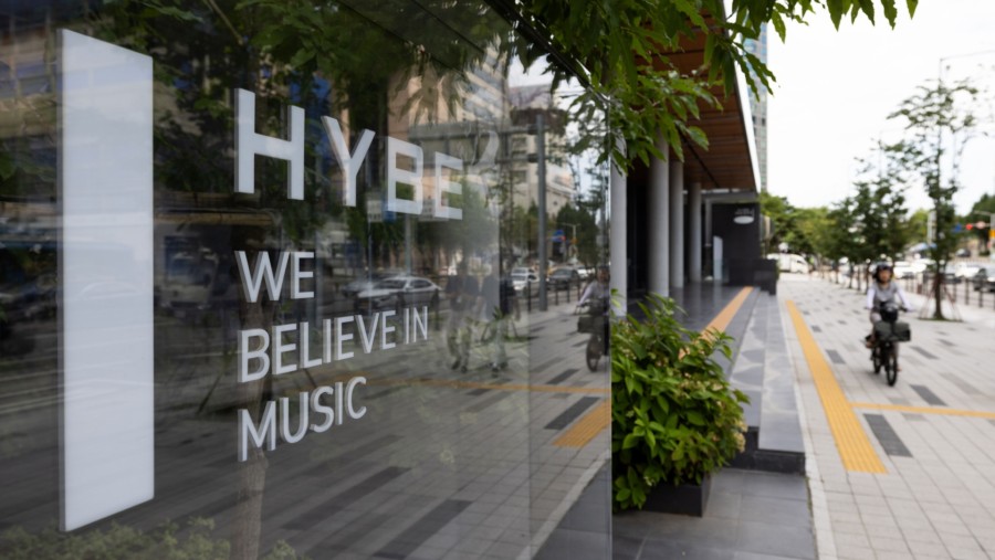 Hype Co, perusahaan hiburan asal Korea Selatan, sekaligus agensi boyband BTS (Bangtan Sonyeondan) dan NewJeans. (Dok: Bloomberg)