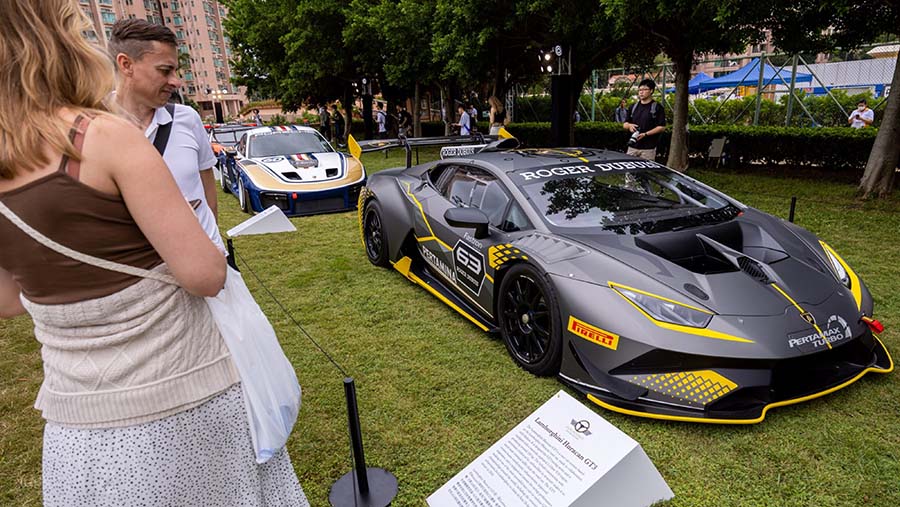 Lamborghini Huracan GT3 ditampilkan di Gold Coast Motor Festival di Hong Kong, Sabtu (11/11/2023).(Paul Yeung/Bloomberg)