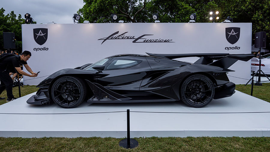 Mobil Apollo Intensa Emozione juga ikut mejeng dalam acara ini. (Paul Yeung/Bloomberg)