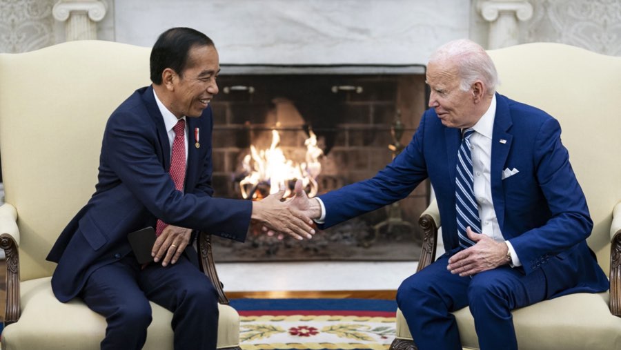 Joko Widodo (Jokowi) dan Joe Biden (Sumber: Bloomberg)
