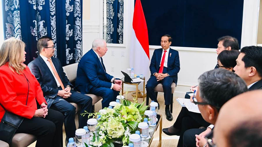 Presiden Jokowi menerima Chairman Freeport McMoRan, Ricard Adkerson di Hotel Waldorf Astoria, AS, Senin (13/11/2023). (BPMI Setpres/Laily Rachev)
