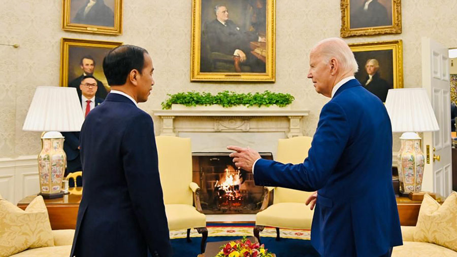 Presiden Jokowi melakukan pertemuan dengan Presiden AS Joe Biden di Gedung Putih, Washington DC, AS, Senin (13/11/2023). (BPMI Setpres/Laily Rachev)