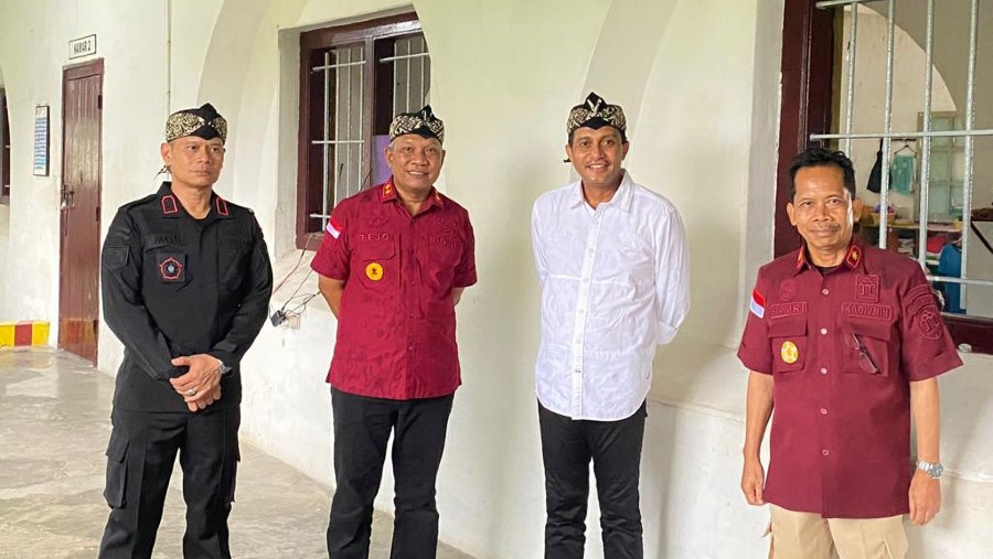 Wamenkumham Eddy O.S Hiariej (baju putih) meninjau Lapas Kelas II A Ambarawa Jawa Tengah pada Kamis (16/11/2023) (Humas Kumham)