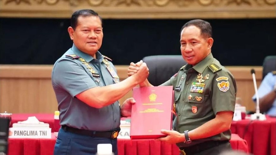 Jenderal Agus Subiyanto menggantikan Laksamana Yudo Margono sebagai Panglima TNI. (Dok. TNI)