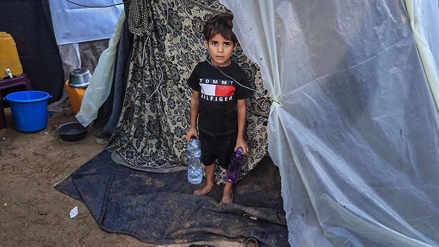 Serangan Israel yang membabi buta membuat anak-anak di Gaza menderita. (Ahmad Salem/Bloomberg)