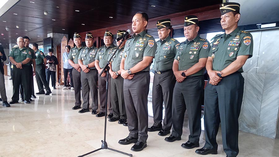 Konfrensi pers Jenderal Agus Subiyanto usai pengesahan sebagai Panglima TNI oleh DPR.  (Bloomberg Technoz/Pramesti Regita Cindy)