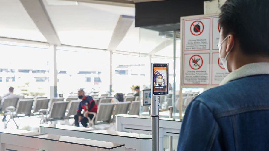 PT Kereta Api Indonesia (Persero) mulai mengujicobakan fasilitas Face Recognition Boarding Gate di Stasiun Bandung. (Dok. KAI)