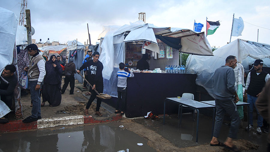 Banyak warga Gaza terpaksa tinggal di kamp pengungsian. (Ahmad Salem/Bloomberg)