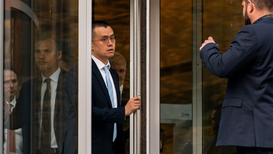 Changpeng Zhao founder Binance saat keluar dari pengadilan federal Seattle, Washington. (Dok: Chloe Collyer/Bloomberg)