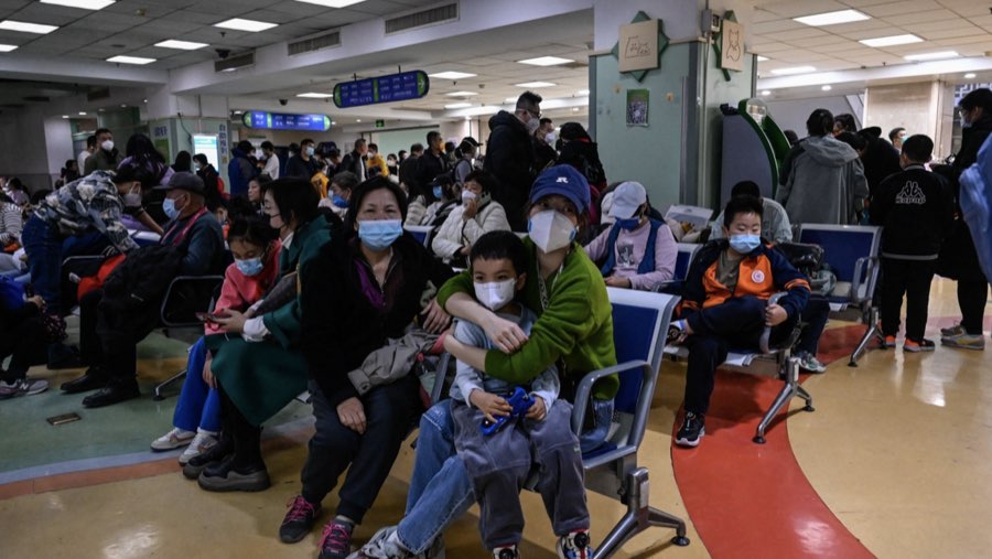 Anak-anak yang terkena pneumonia di rumah sakit China (Sumber: Bloomberg)