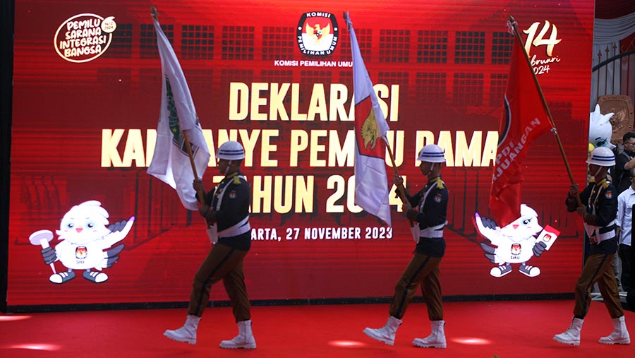 Kirab Kampanye Pemilu Damai di depan kantor KPU, Jakarta, Senin (27/11/2023). (Bloomberg Technoz/Andrean Kristianto)