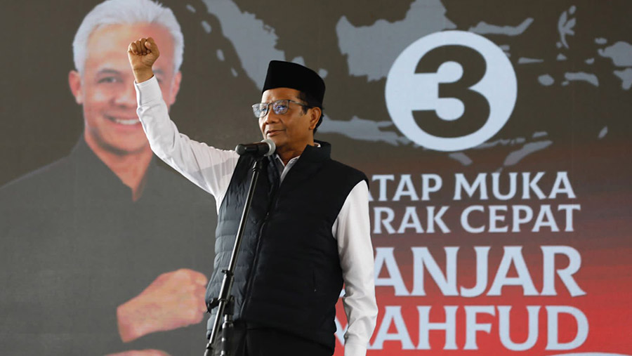 Cawapres Mahfud MD melakukan kampanye perdannya di Sabang, Aceh Selasa (28/11/2023). (Dok. TPN Ganjar-Mahfud)