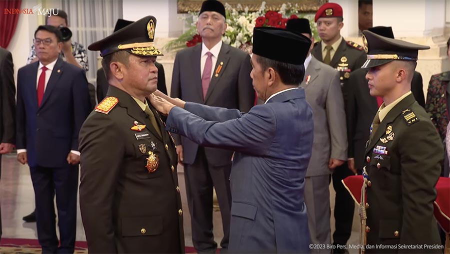 Menko Marves Luhut Binsar Pandjaitan hadir dalam pelantikan Kepala Staf Angkatan Darat, Istana Negara, 29 November 2023. (Youtube Setpres)