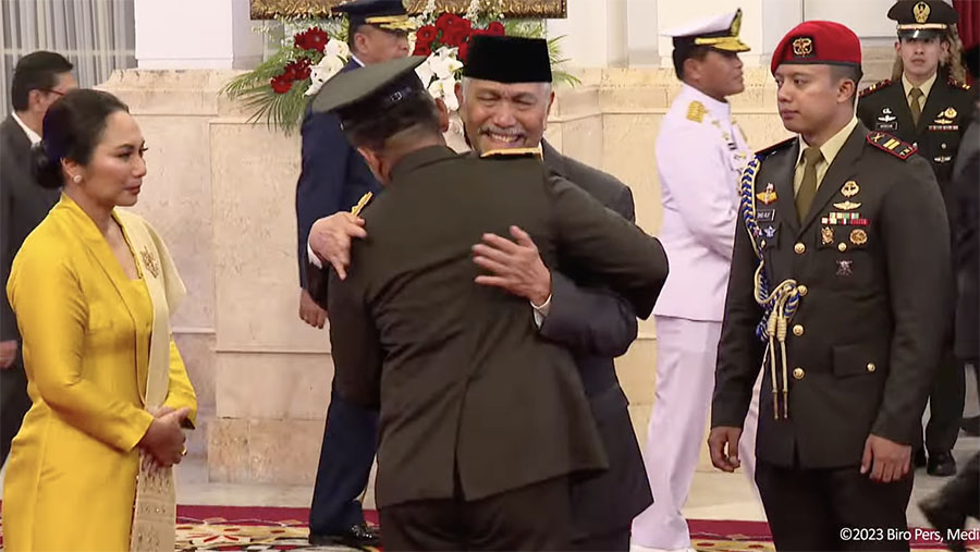 Menko Marves Luhut Binsar Pandjaitan hadir dalam pelantikan Kepala Staf Angkatan Darat, Istana Negara, 29 November 2023. (Youtube Setpres)