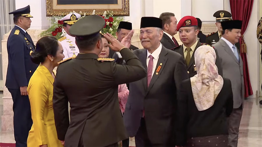 Menko Marves Luhut Binsar Pandjaitan hadir dalam pelantikan Kepala Staf Angkatan Darat, Istana Negara, 29 November 2023. (Youtube Setpres)