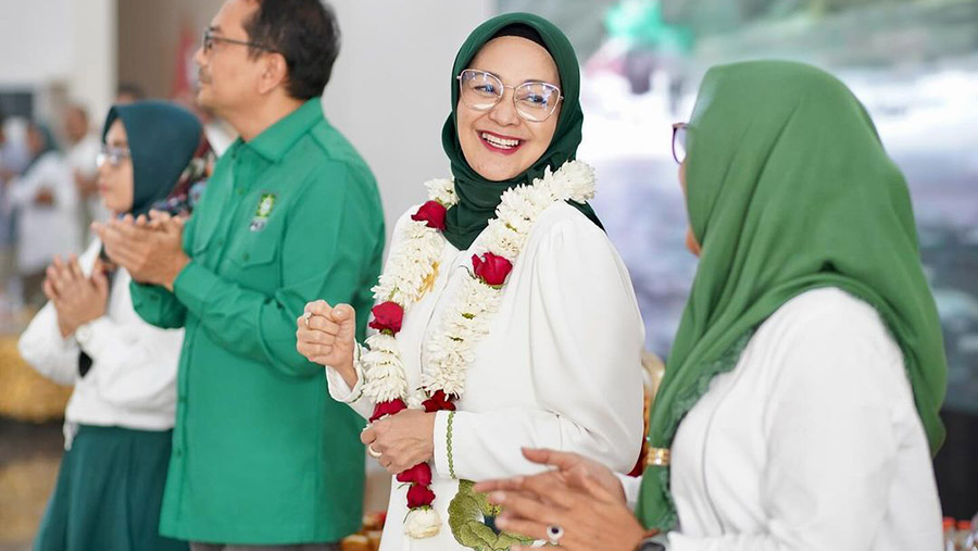 Istri cawapres nomor urut 1 Muhaimin Iskandar, Rustini Murtadho (tengah). (Tangkapan Layar via Instagram @rustinimurtadho