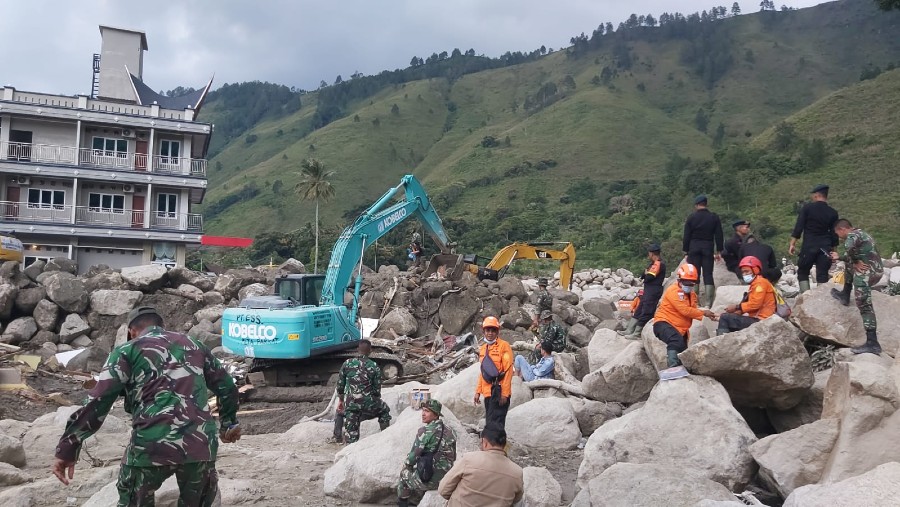 Penanganan dan pencarian korban banjir bandang di Humbahas (Basarnas)