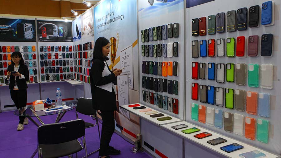 Suasana pameran Global Sources Electronics Indonesia (GSEI) di JCC, Jakarta, Rabu (6/12/2023). (Bloomberg Technoz/Andrean Kristianto)