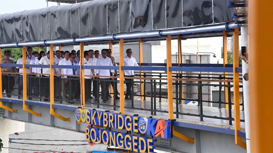 Menteri Perhubungan Budi Karya Sumadi saat meresmikan Skybridge Bojonggede, Sabtu (9/12/2023).