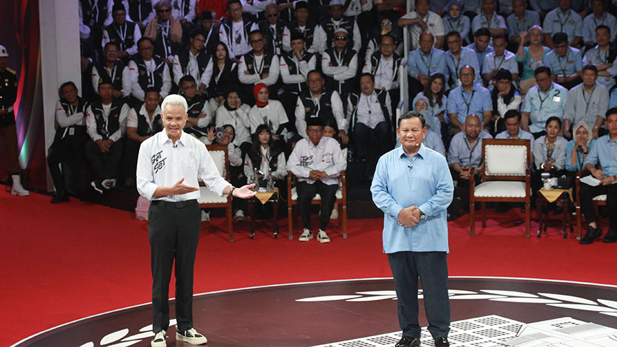 Ganjar dan Prabowo Debat Capres (Andrean/Bloomberg Technoz)