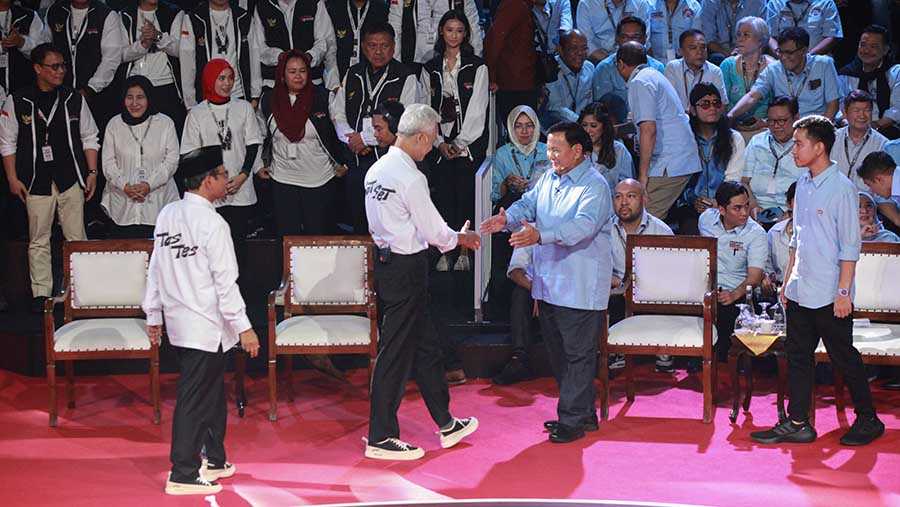 Debat perdana Capres di Kantor KPU, Selasa (12/12/2023). (Bloomberg Technoz/Andrean Kristianto)