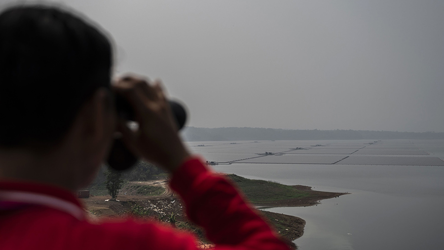 Pembangkit Listrik Tenaga Surya  (PLTS) Terapung Cirata di Purwakarta, Kamis (9/11/2023). (Rosa Panggabean/Bloomberg)