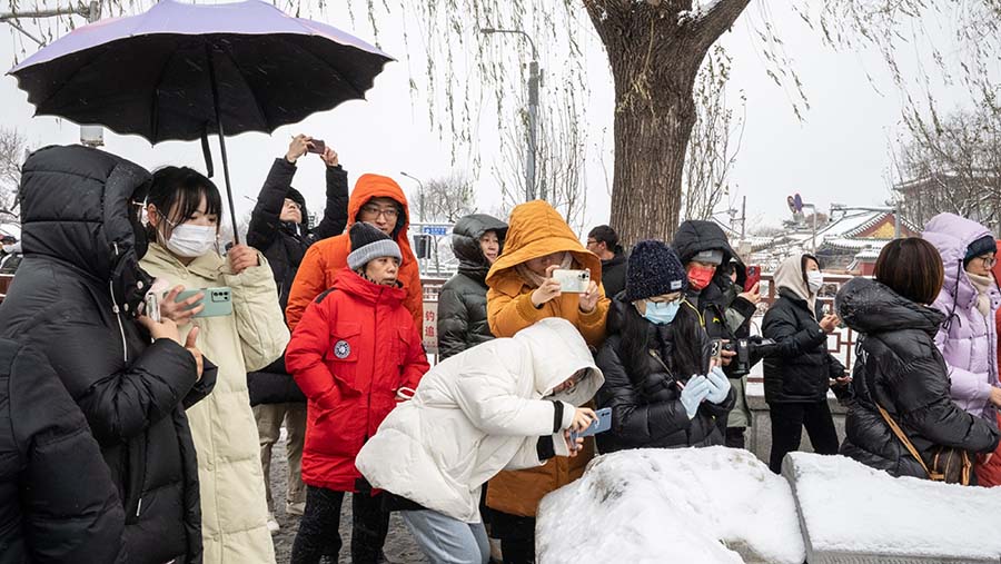 Otoritas darurat China mengatakan sebagian besar wilayah negara ini akan dilanda gelombang udara dingin mulai Kamis hingga Sabtu. (Bloomberg)