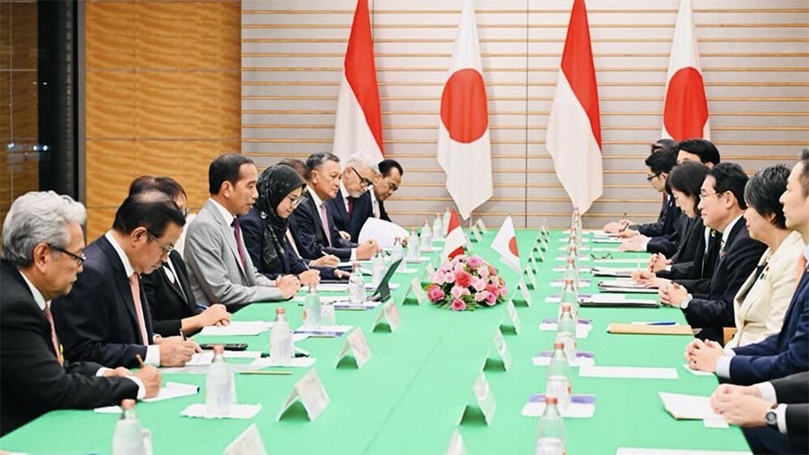 Presiden Jokowi melakukan pertemuan dengan PM Jepang Fumio Kishida di Kantor PM Jepang, Tokyo, Sabtu (16/12/2023). (BPMI Setpres/Laily Rachev)