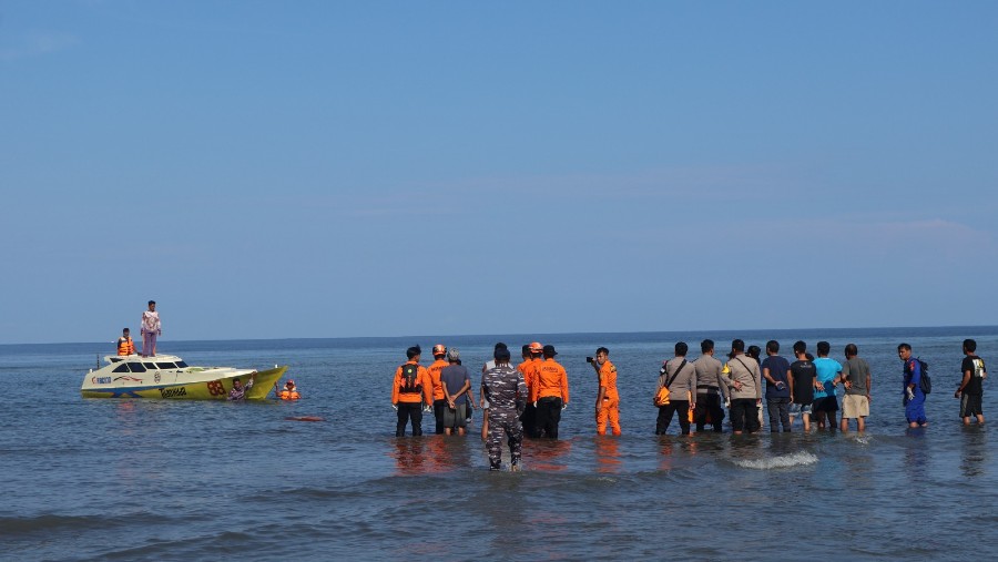 Upaya pencarian dan penyelamatan kapal motor kecelakaan di Mamuju, Sulawesi Barat (Basarnas)