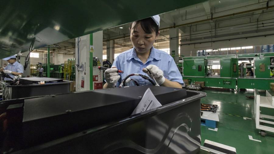 Buruh pabrik di China. (Dok: Bloomberg)