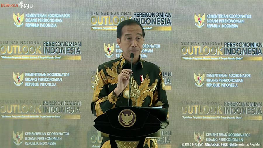 Presiden Jokowi saat acara Seminar Nasional Outlook Perekonomian Indonesia 2024. (Youtube Setpres)